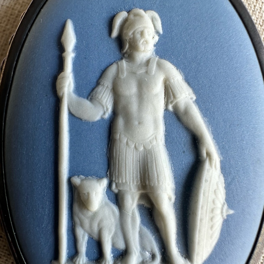 Large Vintage Wedgwood Jasperware Brooch Aries God of war on blue background - Picture 13 of 14